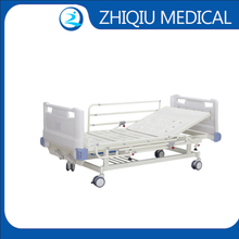 Cama de hospital paciente del oficio de enfermera manual ajustable del metal médico de la clínica de 2 funciones con las ruedas